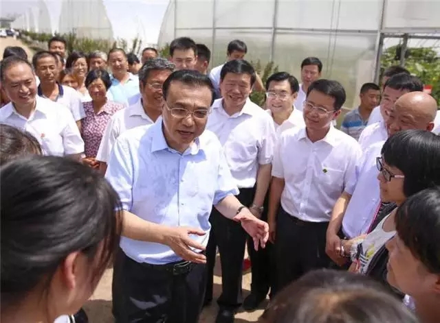 李克強總理冒酷暑考察陜西羊乳產業鏈，精準扶貧項目